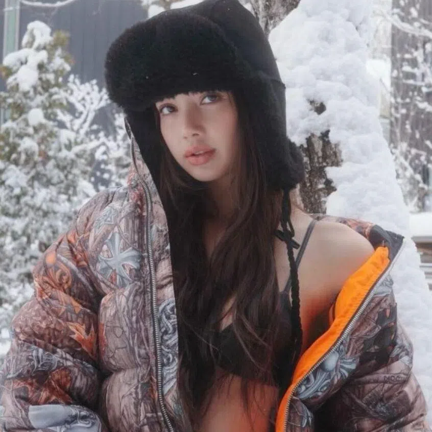 International fashion media have reported that the top-end jacket was priced at about $49,300.