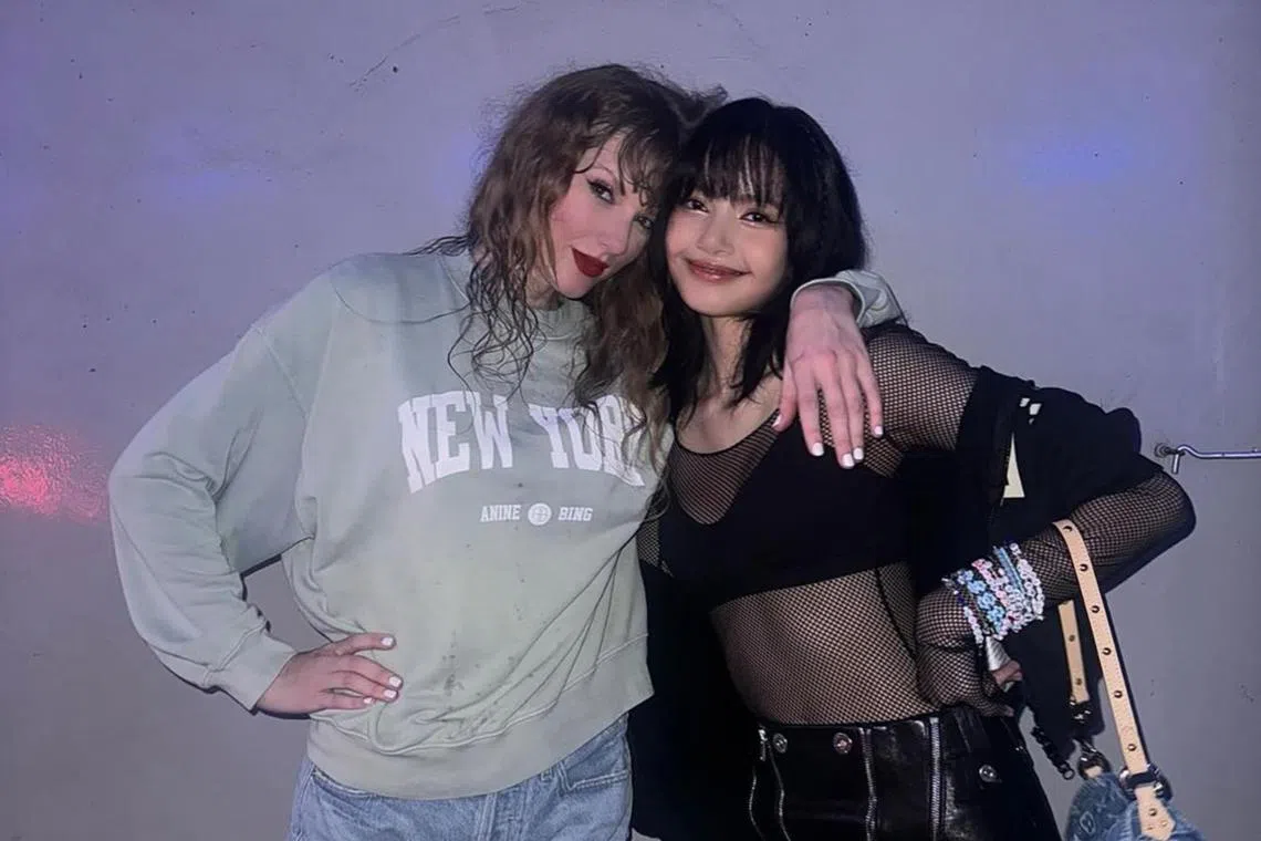Blackpink's Lisa (right) met Taylor Swift in person backstage after the show.
