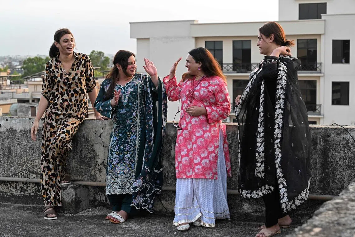 Some transgender people in Pakistan say that although gender transition is legal according to the law, it is not accepted in society.