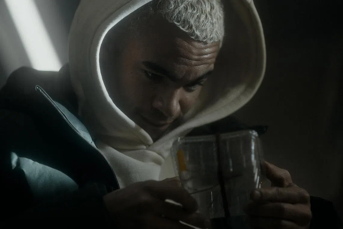 ylmovie28 - Theo Christine in Infested



Source/copyright: Shaw Organisation