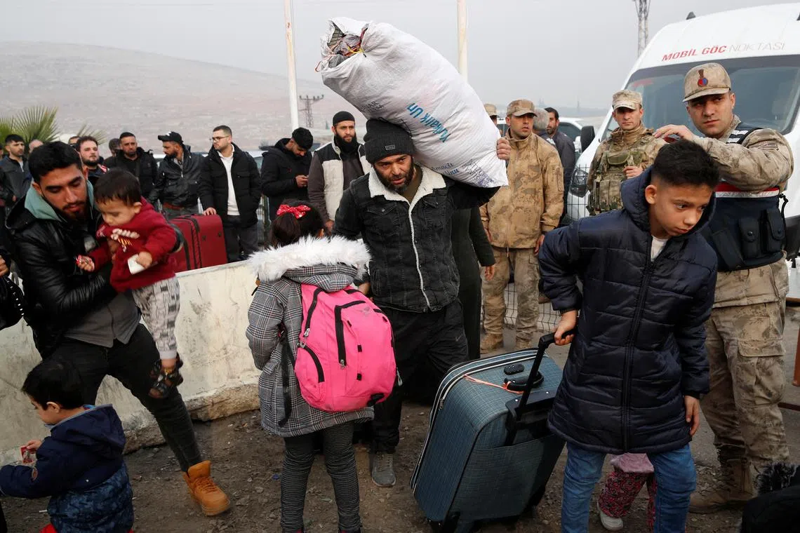 FILE PHOTO: Syrian migrants arrive at Cilvegozu border gate to cross into Syria, after Syrian rebels ousted President Bashar al-Assad, in Hatay province, Turkey, December 11, 2024. REUTERS/Dilara Senkaya/File Photo