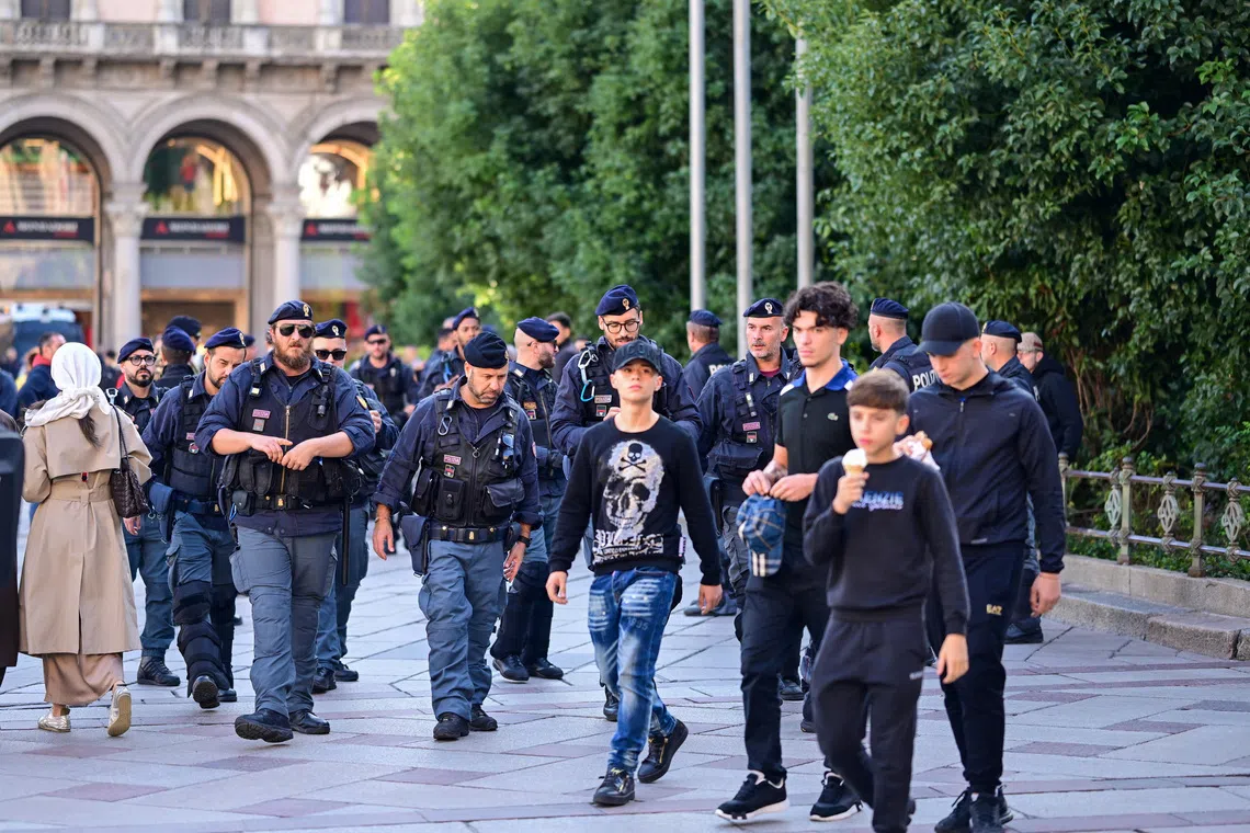 Italian police officers patrol central Milan following a weekend of violent protests and unrest, in Milan, Italy, October 19, 2026. REUTERS/Daniele Mascolo