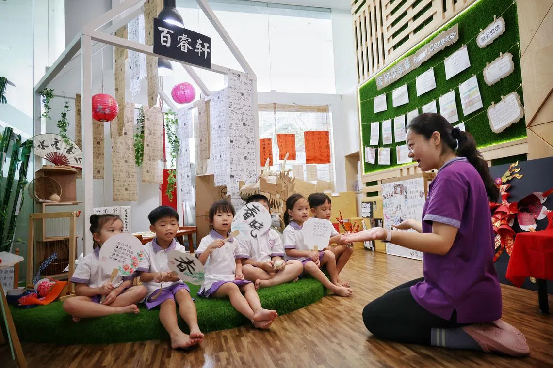 ST20240220_202498326288/sflang/Chin Soo Fang/Jason Quah

Children reciting Chinese poems and songs at Mulberry Learning@Fusionopolis, pictured on Feb 20, 2024.