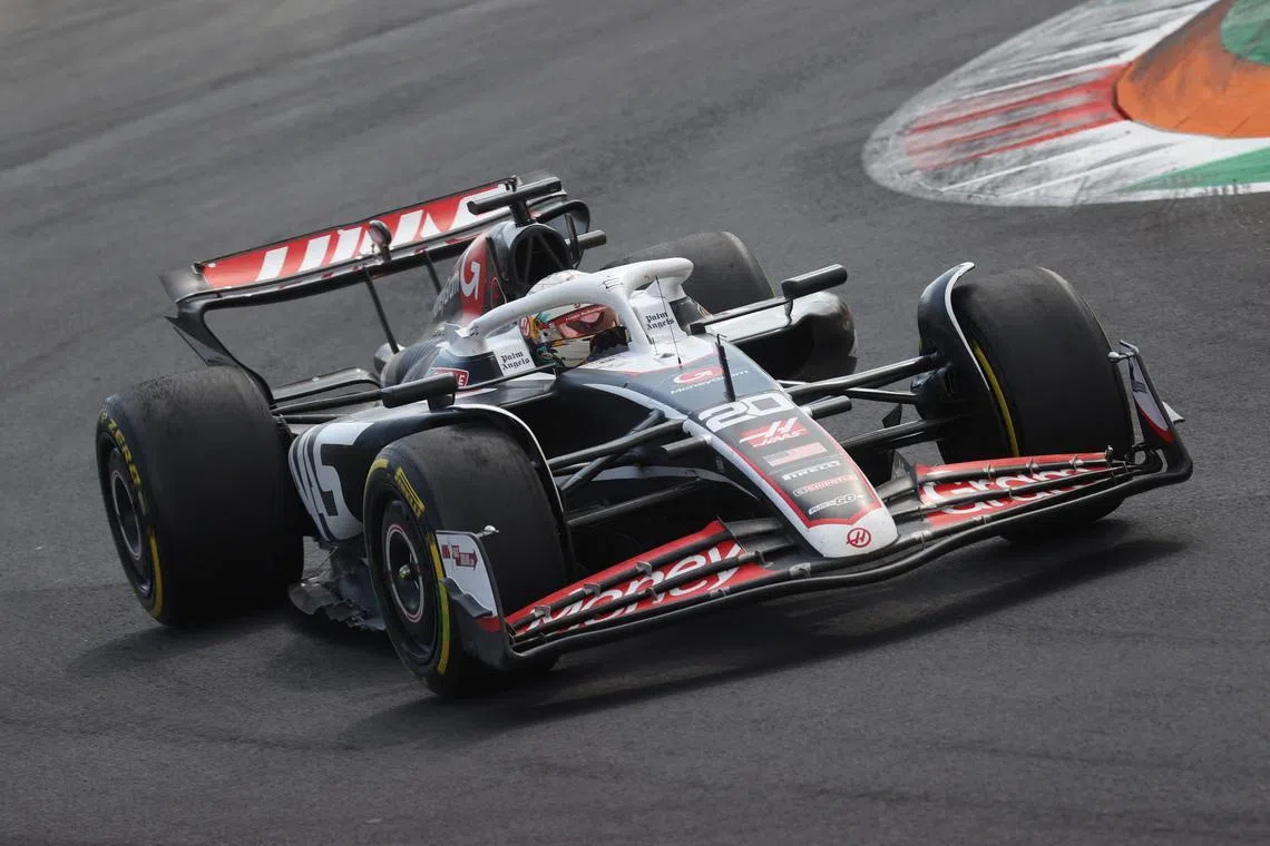 Formula One F1 - Italian Grand Prix - Autodromo Nazionale Monza, Monza, Italy - September 1, 2024 Haas' Kevin Magnussen in action during the race REUTERS/Bernadett Szabo