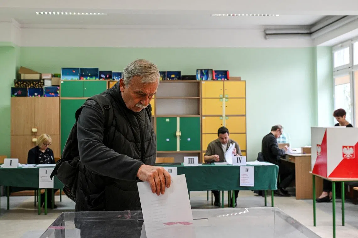 A man votes during the first round of Poland's presidential election at a polling station in Warsaw, Poland, May 18, 2025. REUTERS/Kasia Strek