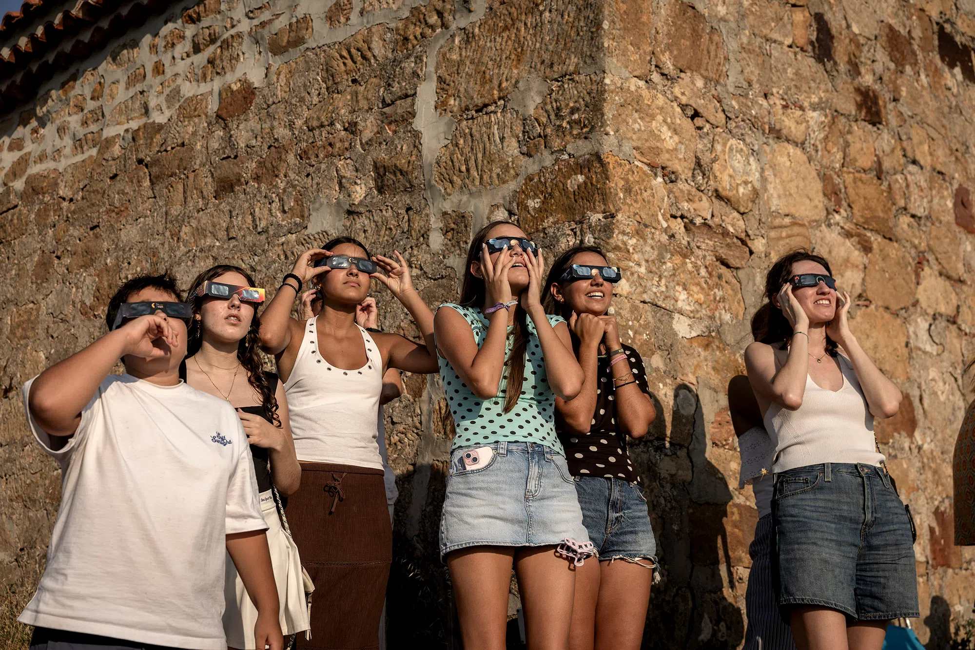NYTSELECTS – People watch a total solar eclipse in Castrillo de la Reina, Spain, on Wednesday, Aug. 12, 2026. From Iceland to Spain, people flocked to viewing spots to see the moon completely block out the sun. (Finbarr O'Reilly/The New York Times)