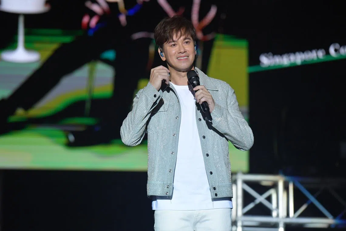 Taiwanese 'Prince of Love Songs' Sam Lee brought fans down memory lane with hits from as far back as 2002.