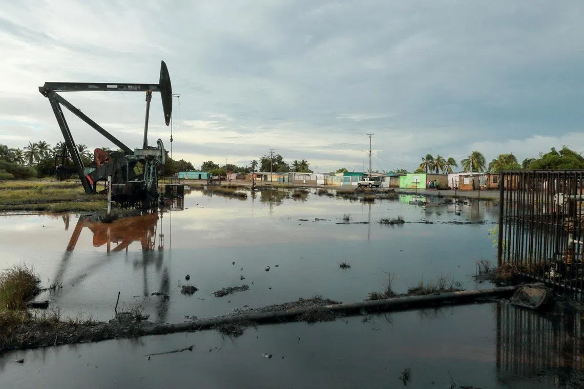 An oil pump jack is seen in an oil field near Lake Maracaibo, in Cabimas, Venezuela October 14, 2022. REUTERS/Issac Urrutia