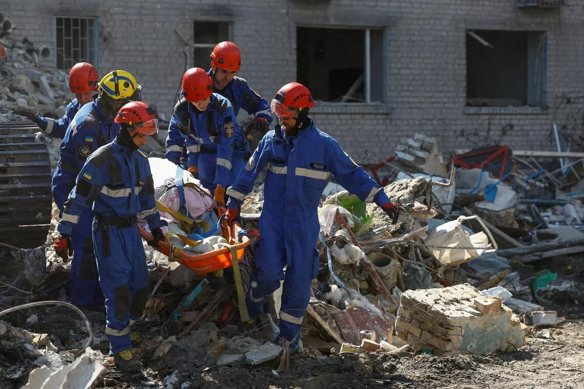Rescuers carry the body of a killed person found under debris of an apartment building damaged during overnight Russian missile and drone strikes, amid Russia's attack on Ukraine, in Kyiv, Ukraine July 2, 2026. REUTERS/Valentyn Ogirenko     TPX IMAGES OF THE DAY