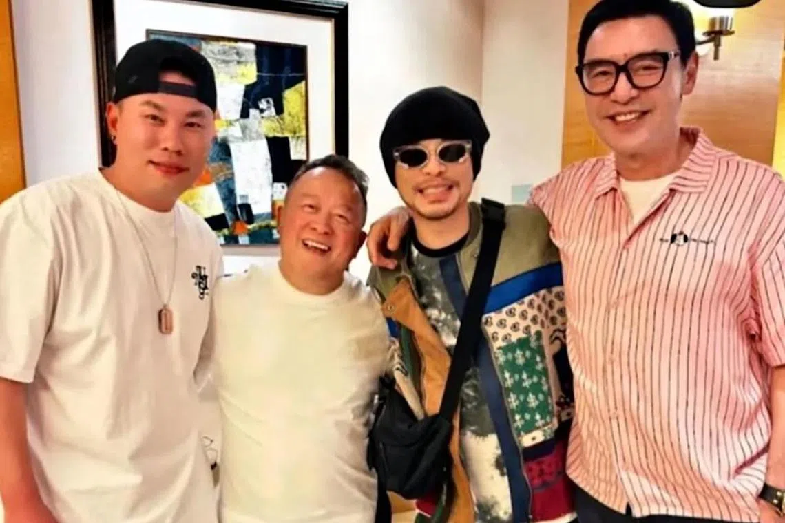 Namewee (in dark glasses) in a now-deleted photo of himself with Kenny Bee (right) and Eric Tsang (second from left).