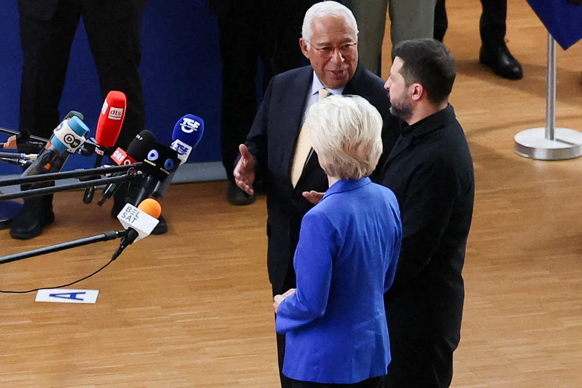 FILE PHOTO: Ukraine's President Volodymyr Zelenskiy, European Commission President Ursula von der Leyen and European Council President Antonio Costa speak to members of the media as they arrive at a European Union leaders summit in Brussels, Belgium October 16, 2026.  REUTERS/Stephanie Lecocq/File Photo