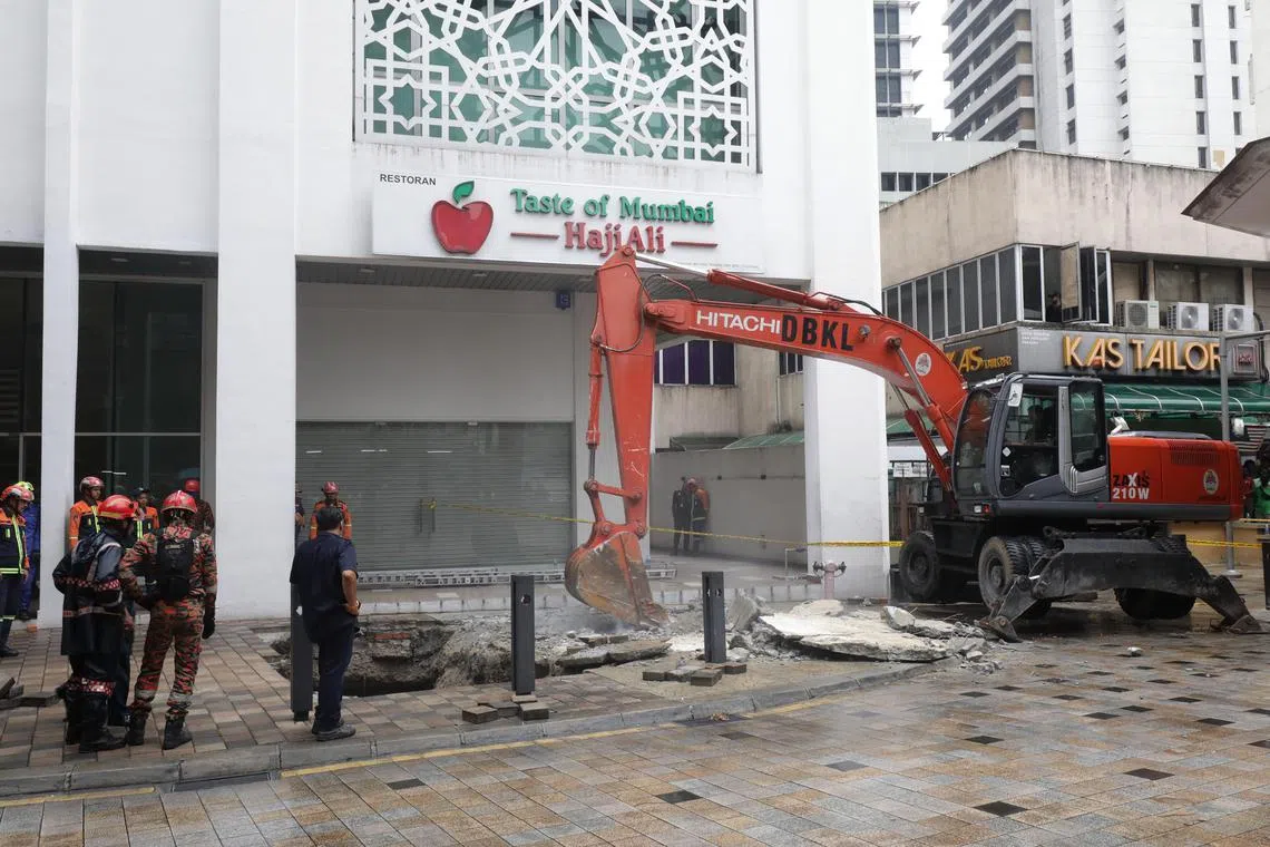 The sinkhole that a 48-year-old Indian tourist fell into in Masjid India, Kuala Lumpur.