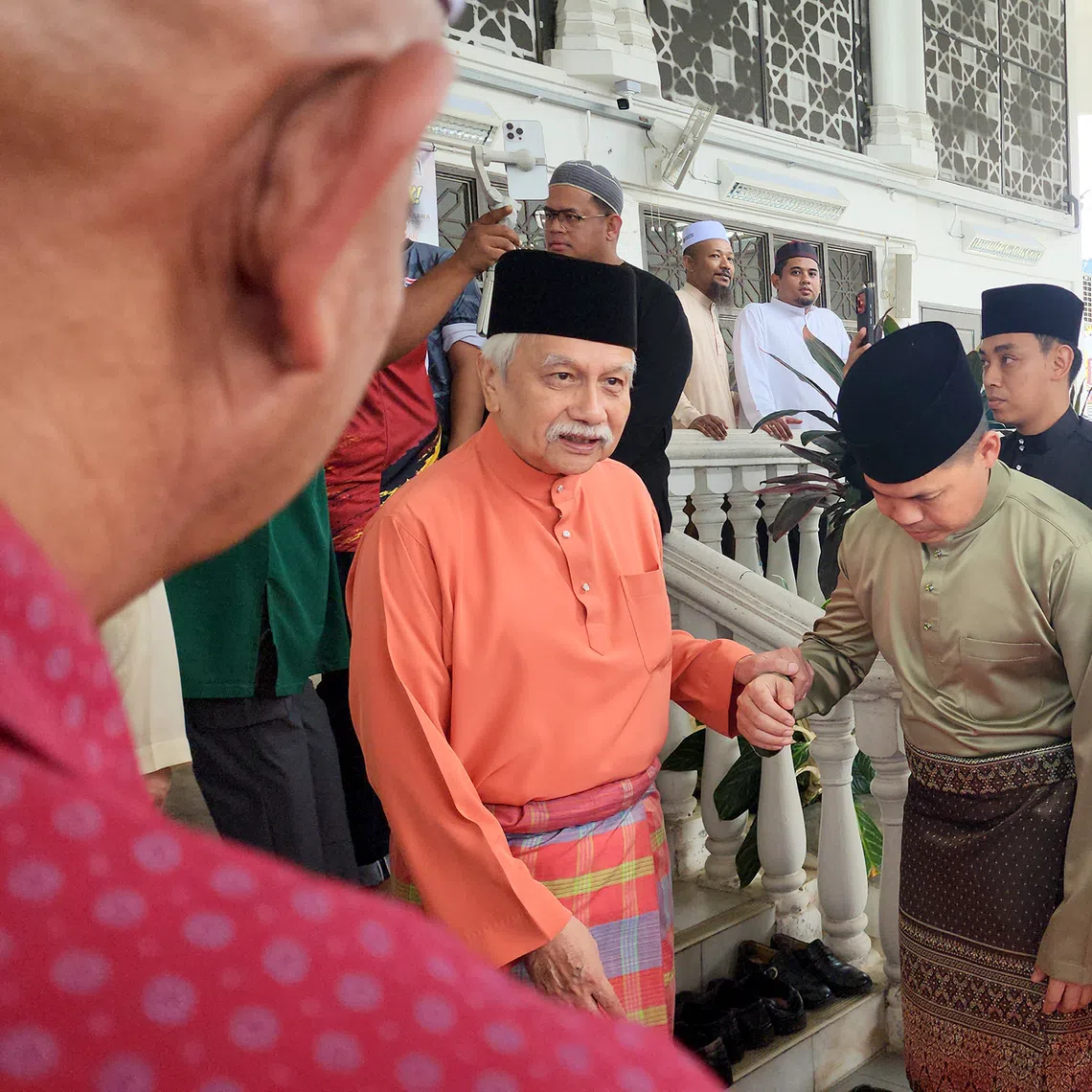 Members of the executive council, other than the Menteri Besar, hold office at the pleasure of the Yang di-Pertuan Besar of Negeri Sembilan (in orange).