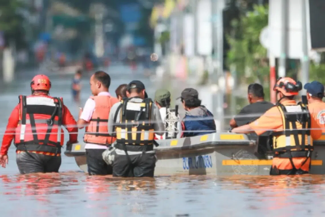 Officials and local residents said the river started overflowing at around 7.15am to flood vast areas of the province.