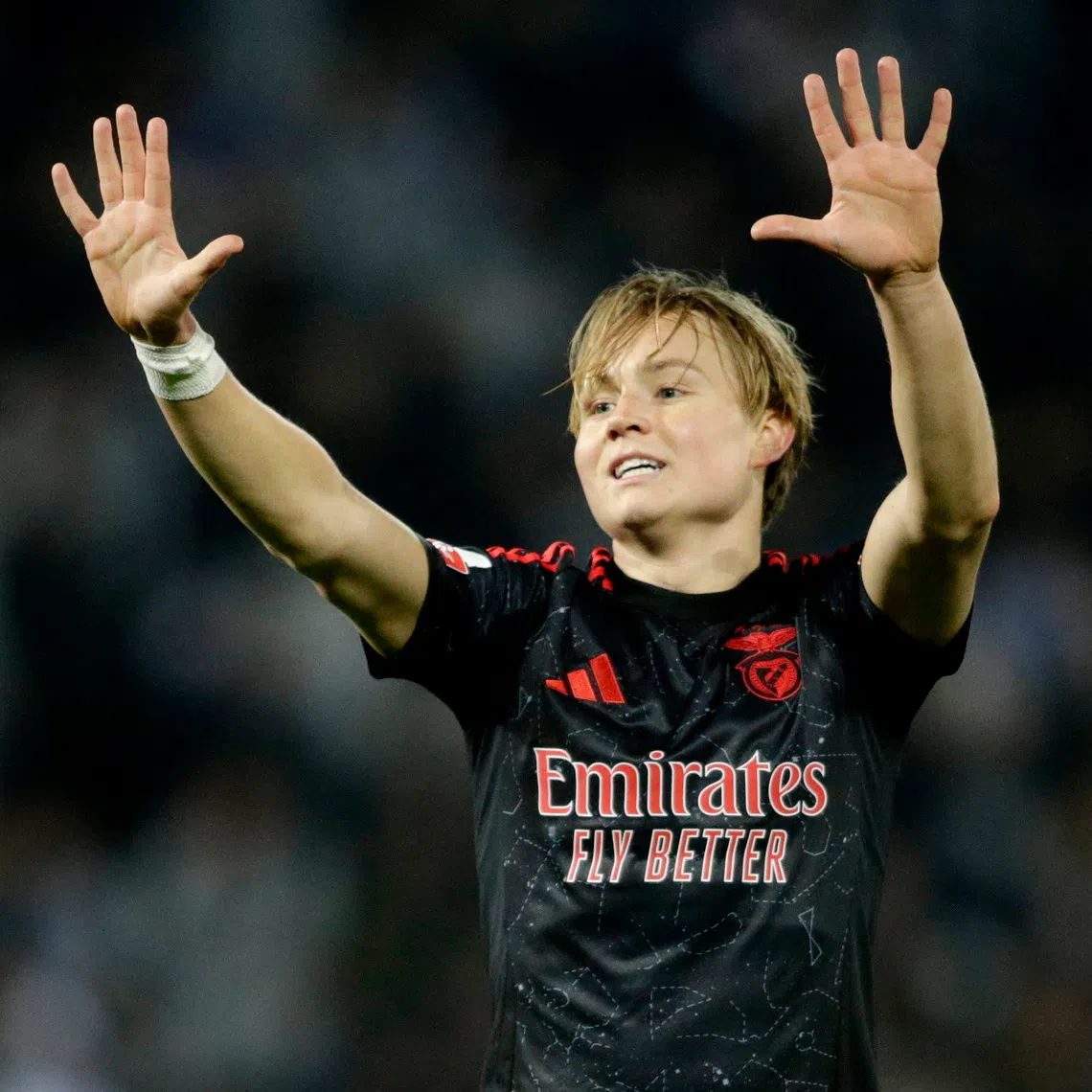 Soccer Football - Primeira Liga - Vitoria S.C. v Benfica - Estadio D. Afonso Henriques, Guimaraes, Portugal - April 19, 2025 Benfica's Andreas Schjelderup reacts REUTERS/Miguel Vidal