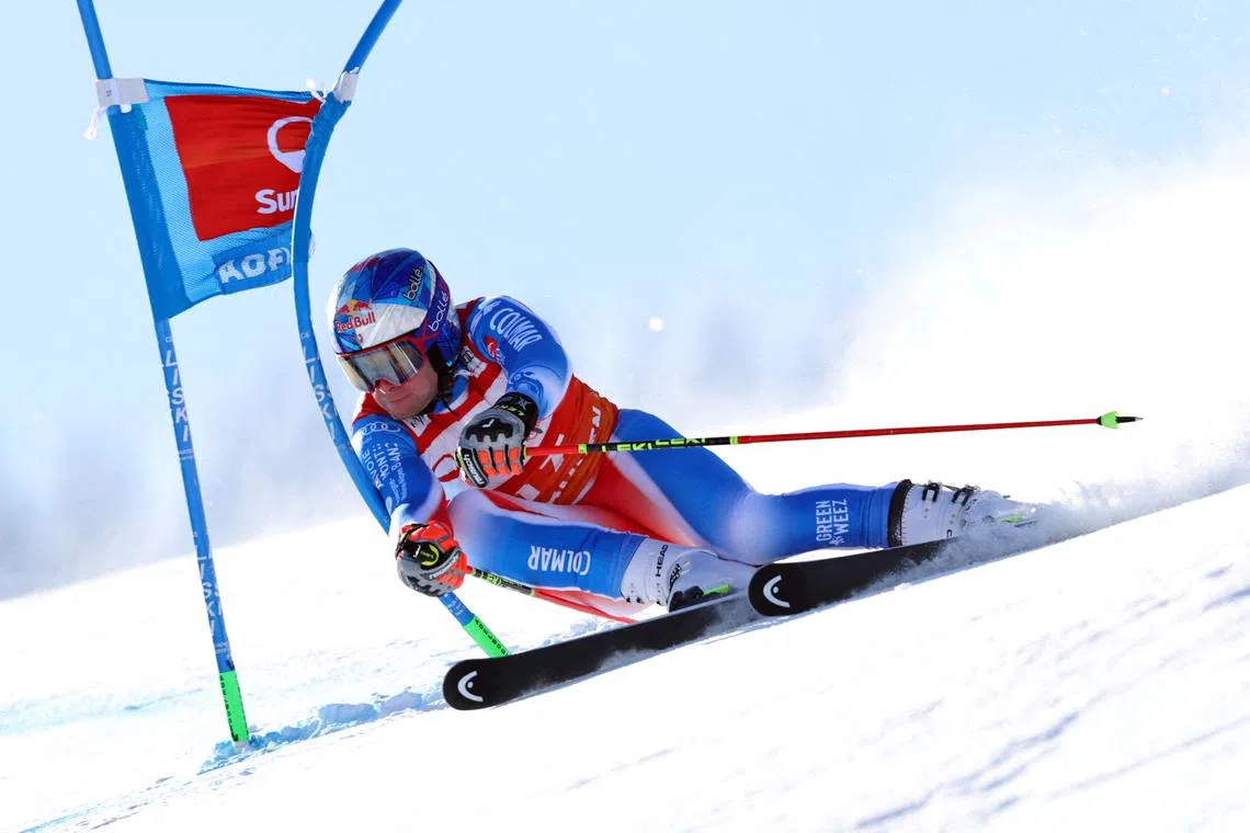 FILE PHOTO: Alpine Skiing - FIS Alpine Ski World Cup - Men's Giant Slalom - Adelboden, Switzerland - January 12, 2025 France's Alexis Pinturault in action during their first run REUTERS/Denis Balibouse/File Photo