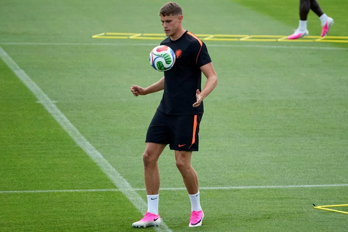 Tottenham defender Micky van de Ven believes that new manager Roberto de Zerbi has brought a lot of good energy to the team who struggled to avoid relegation last season.