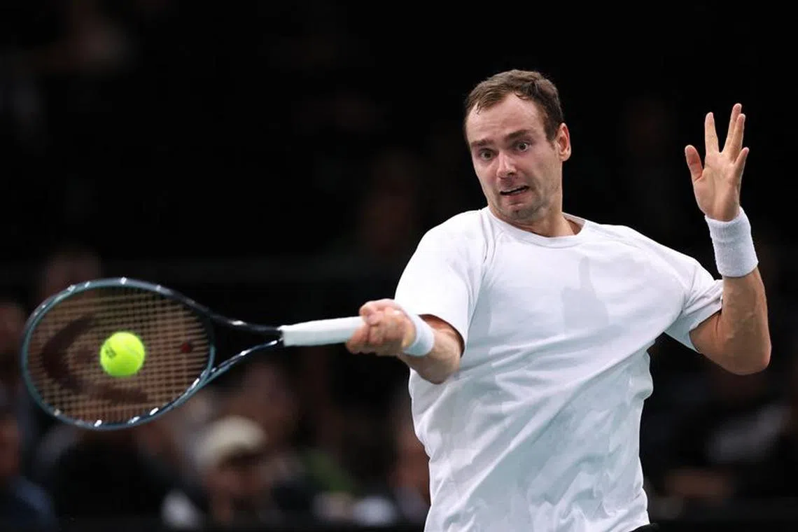 Tennis - ATP Masters 1000 - Paris Masters - AccorHotels Arena, Paris, France - October 31, 2023  Russia's Roman Safiullin in action during his round of 32 match against Spain's Carlos Alcaraz REUTERS/Stephanie Lecocq