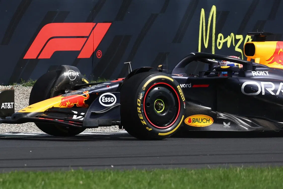 Formula One F1 - Italian Grand Prix - Autodromo Nazionale Monza, Monza, Italy - September 7, 2025 Red Bull's Max Verstappen in action during the race REUTERS/Jakub Porzycki