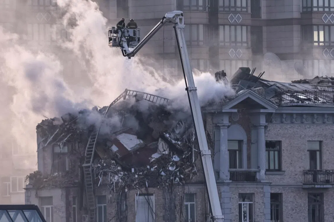 Firefighters work at a site of a building damaged during a Russian drone strike, amid Russia's attack on Ukraine, in central Kyiv, Ukraine January 1, 2025. REUTERS/Yan Dobronosov