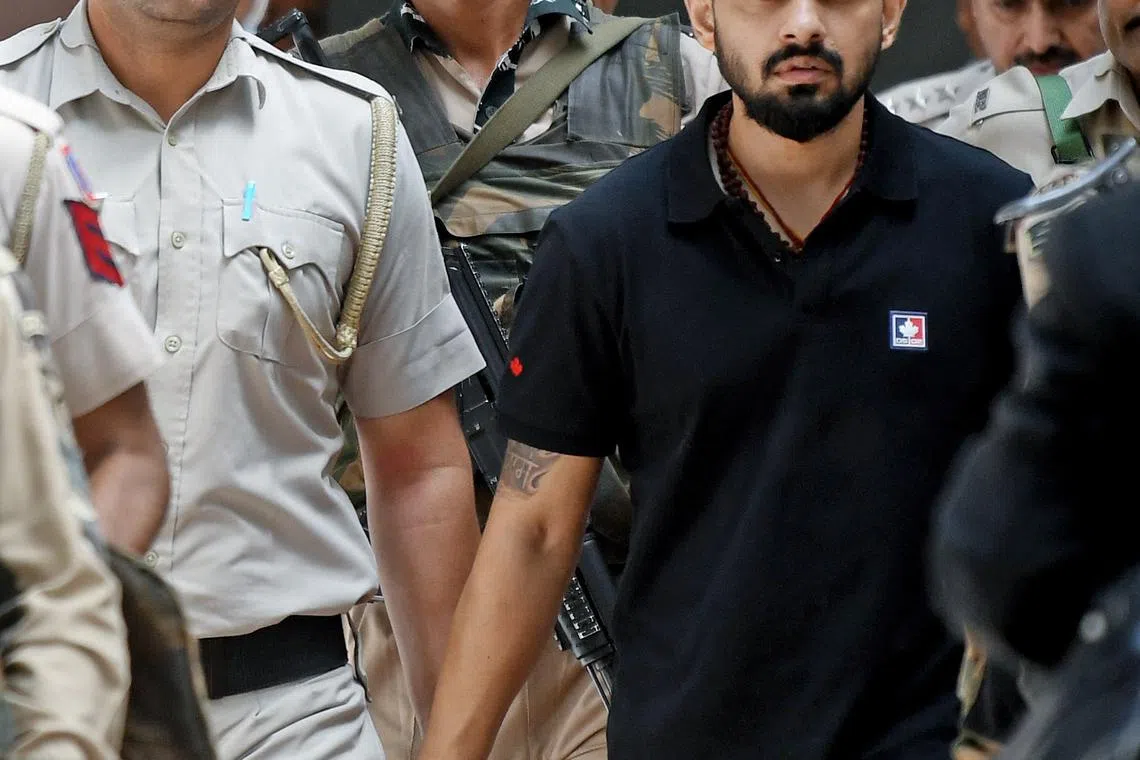 FILE PHOTO: Policemen escort Lawrence Bishnoi at a court, in New Delhi, India April 18, 2023. Rahul Singh/ANI/Handout via REUTERS/File Photo