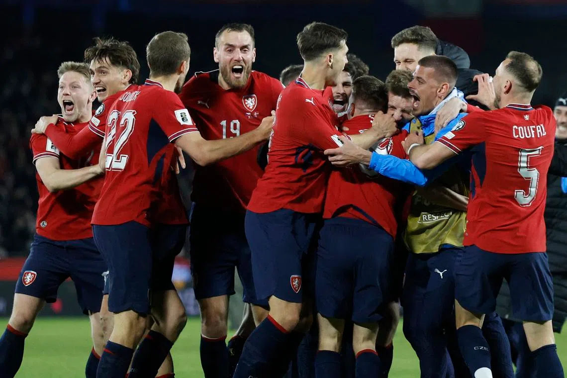 Soccer Football - FIFA World Cup - UEFA Qualifiers - Finals - Czech Republic v Denmark - epet ARENA, Prague, Czech Republic - March 31, 2026 Czech Republic players celebrate after qualifying for the FIFA World Cup REUTERS/David W Cerny