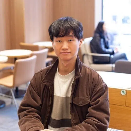 Dr Baek Jin-eon compared the research process to repeatedly building and discarding ideas. 