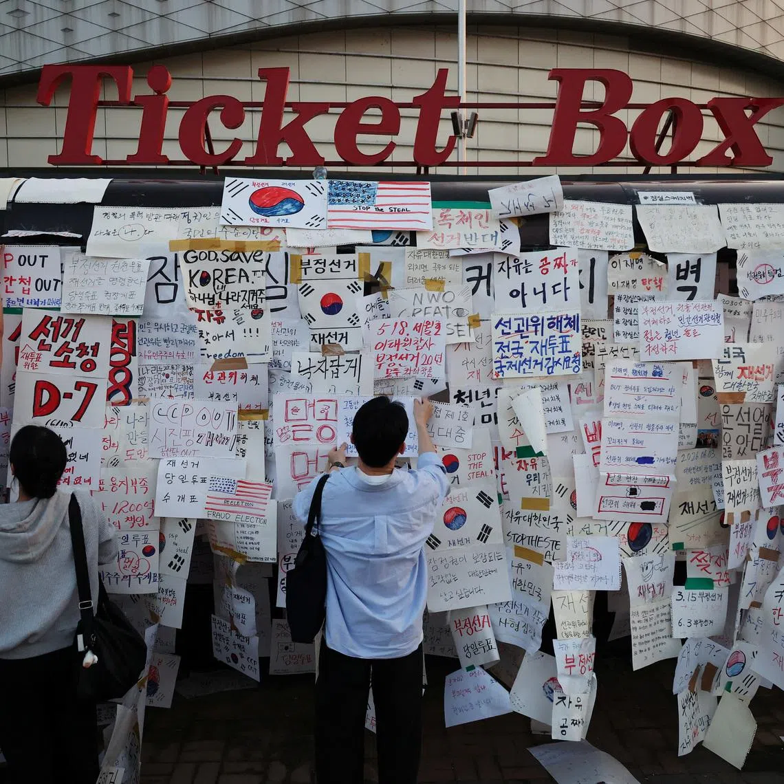 Protesters attach hand-written signs outside a vote-counting centre during a protest to demand a rerun of the local election, amid a ballot paper shortage that disrupted voting, in Seoul, South Korea, June 10, 2026. REUTERS/Kim Hong-Ji