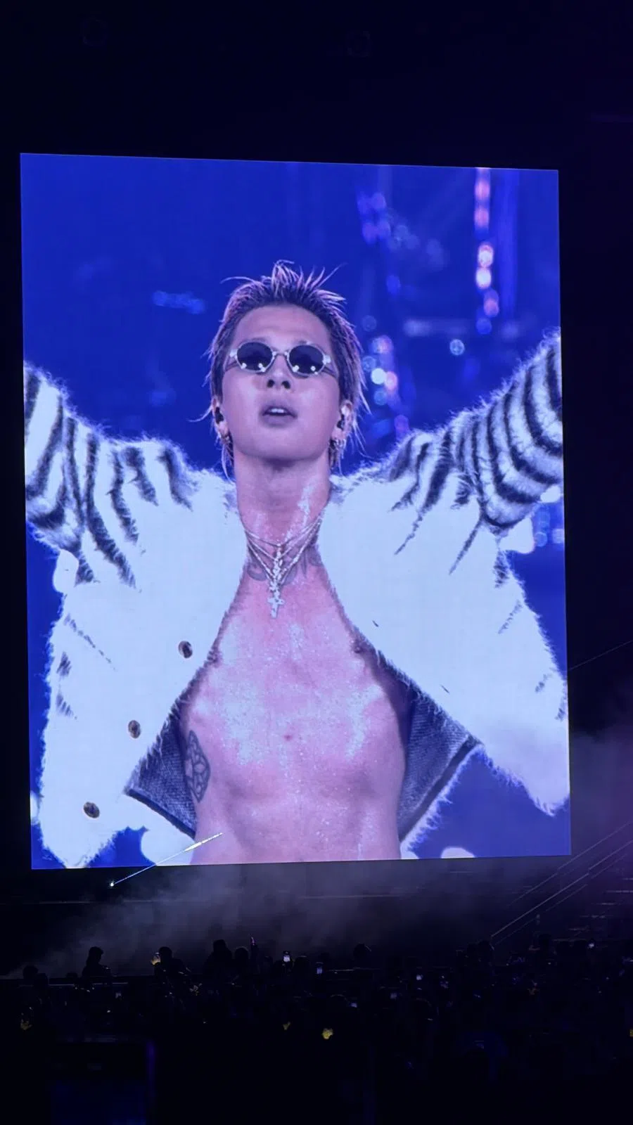Known for his chiselled abs, Taeyang did not remove his jacket as he did at other legs of the XX: Cosmos world tour, to the dismay of his fans.