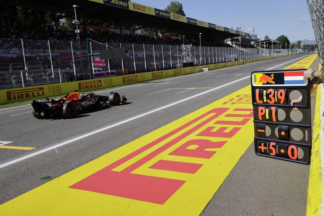 FILE PHOTO: Formula One F1 - Italian Grand Prix - Autodromo Nazionale Monza, Monza, Italy - September 11, 2022 Red Bull's Max Verstappen in action during the race REUTERS/Ciro De Luca/Pool/File Photo