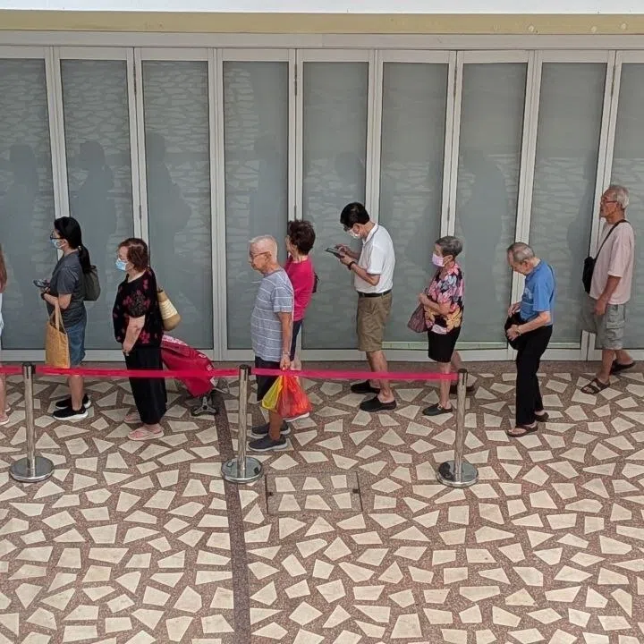 Members of the public queueing up to collect masks at Punggol 21 Community Club. The worsening haze makes life harder for seniors trapped in stuffy homes who are forced to shut windows to keep out the toxic air.