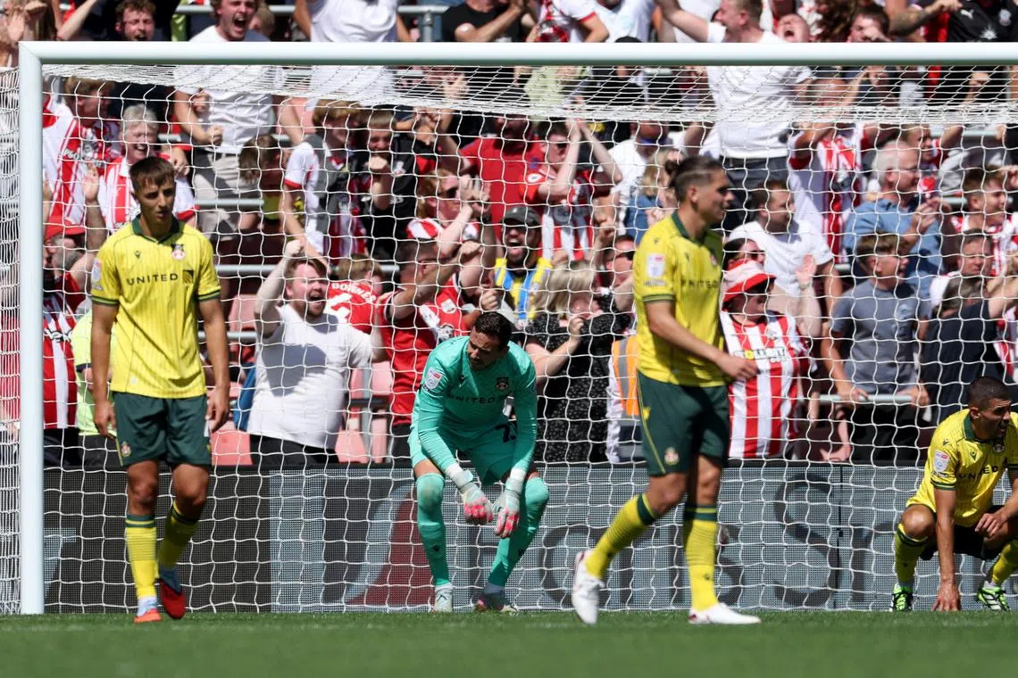 Soccer Football - Championship - Southampton v Wrexham - St Mary's Stadium, Southampton, Britain - August 9, 2025 Wrexham's Danny Ward looks dejected after Southampton's Jack Stephens scores their second goal Action Images/John Sibley