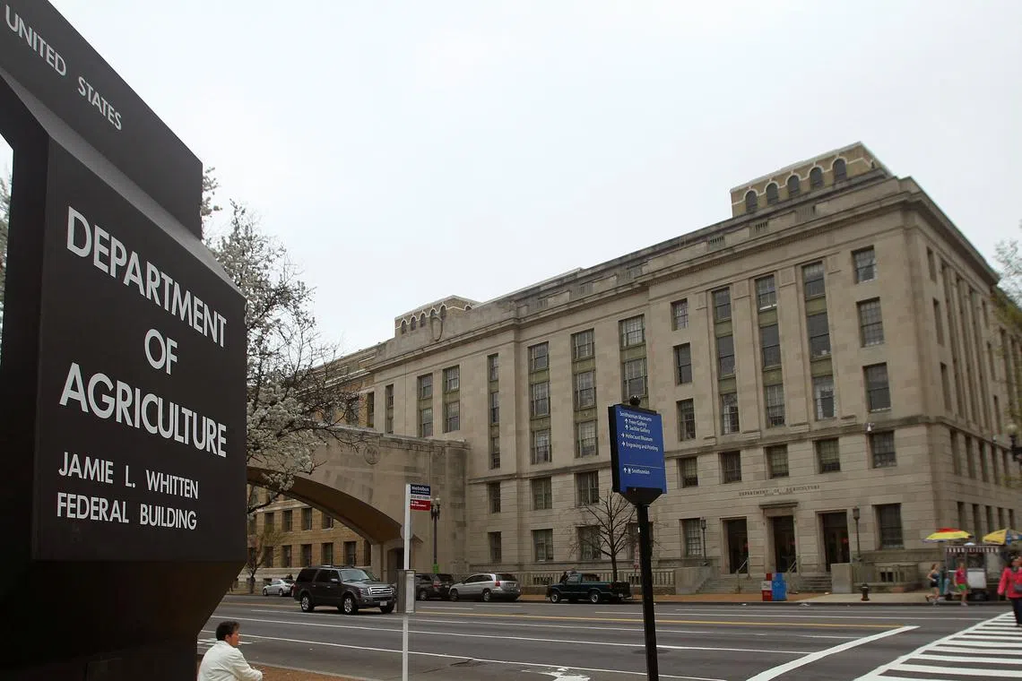 FILE PHOTO: The U.S. Department of Agriculture is seen in Washington, March 18, 2012.   REUTERS/Gary Cameron/File Photo