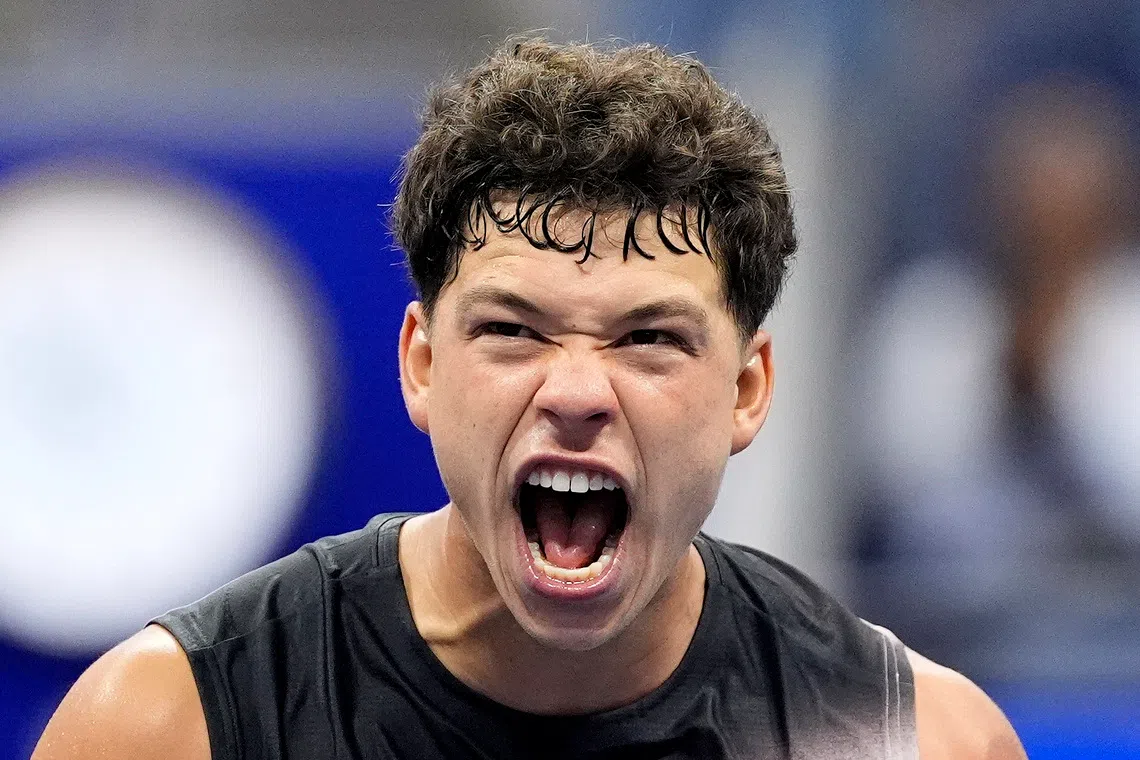Tennis - U.S. Open - Flushing Meadows, New York, United States - August 31, 2026 Ben Shelton of the U.S. celebrates winning his first round match against Netherlands' Tallon Griekspoor REUTERS/Eduardo Munoz