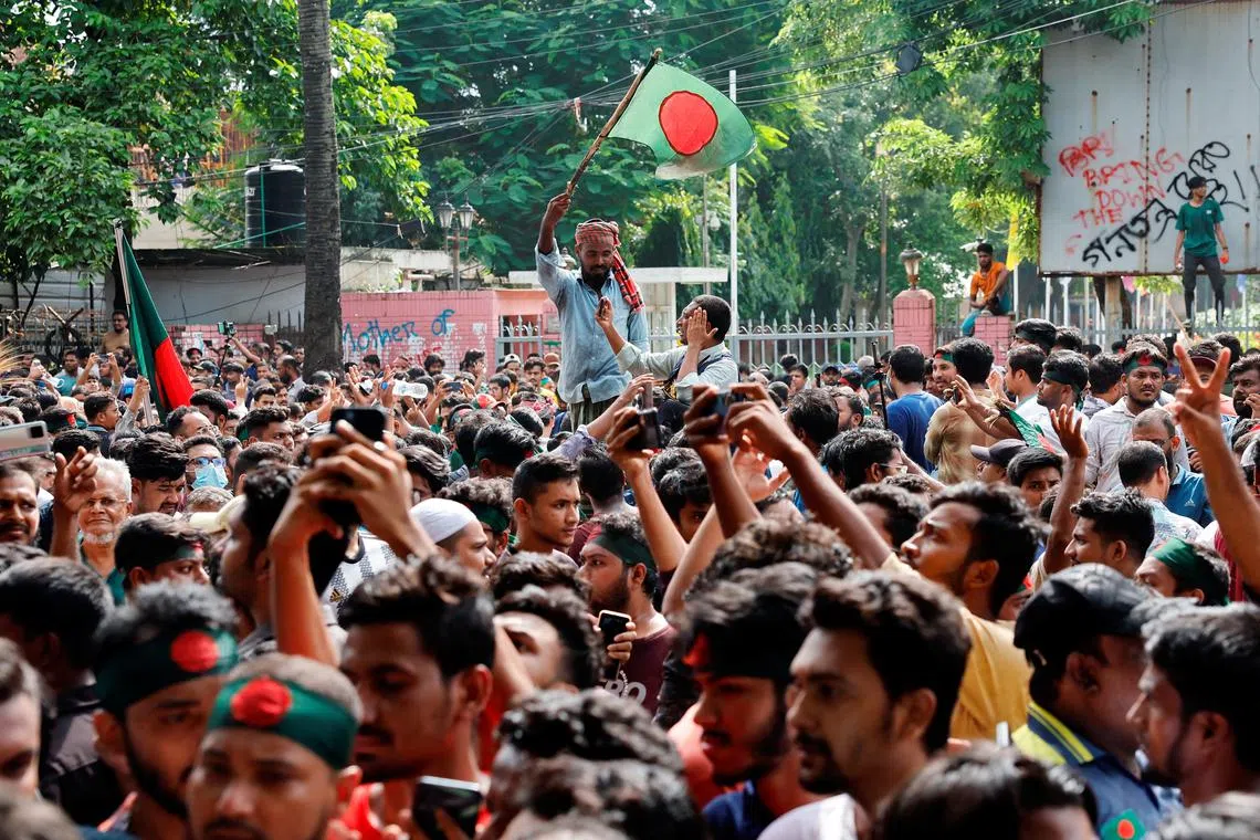 People celebrate the resignation of Prime Minister Sheikh Hasina in Dhaka, Bangladesh, August 5, 2024. REUTERS/Mohammad Ponir Hossain