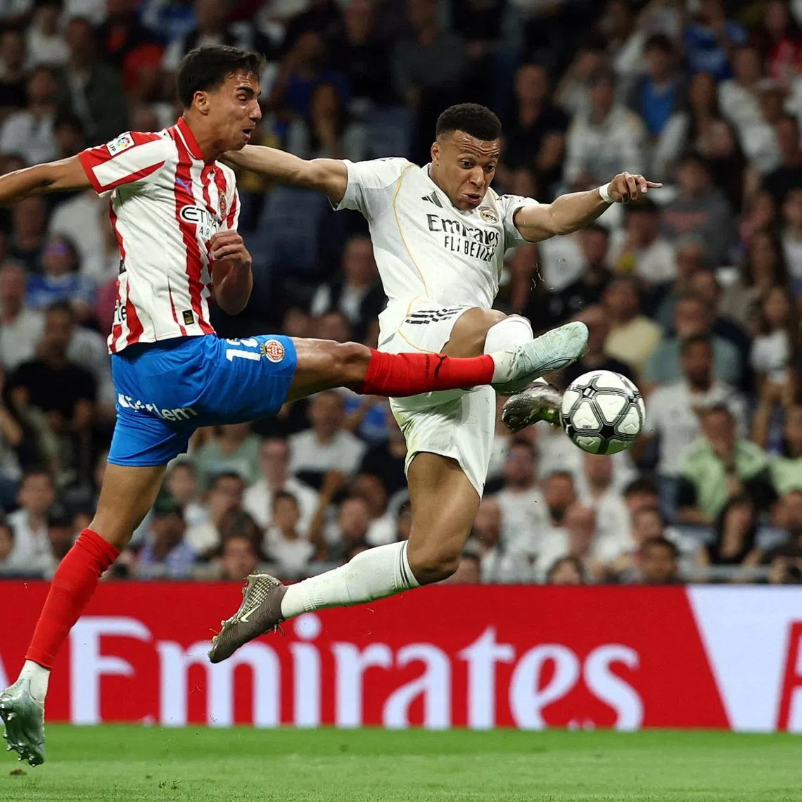 Soccer Football - LaLiga - Real Madrid v Girona - Santiago Bernabeu, Madrid, Spain - April 10, 2026 Girona's Vitor Reis in action with Real Madrid's Kylian Mbappe REUTERS/Gonzalo Fuentes