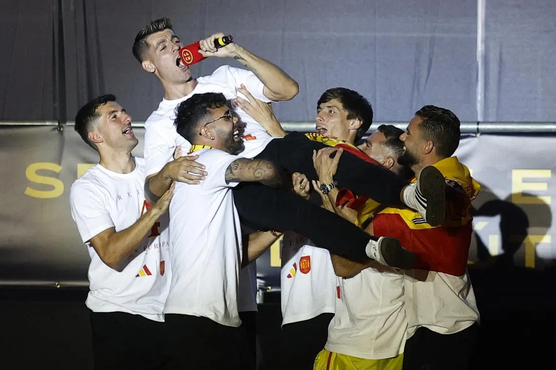 FILE PHOTO: Soccer Football - Euro 2024 - Spain Parade after winning Euro 2024 - Madrid, Spain - July 15, 2024 Spain's Alvaro Morata with teammates during celebrations on Plaza Cibeles after winning Euro 2024 REUTERS/Juan Medina/File Photo