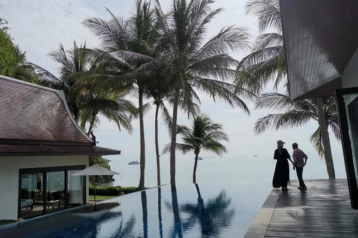 Zoe Tay shares a faraway photo of two persons on social media on Dec 1 while mourning her mother. 