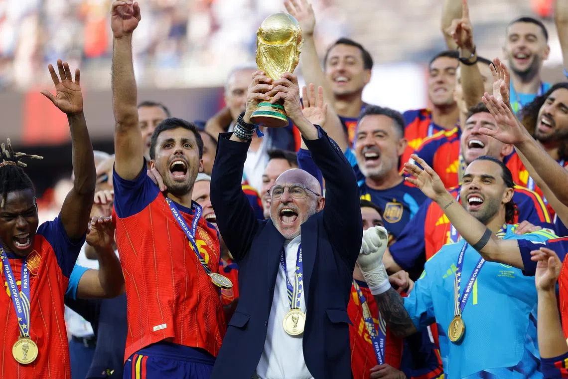 Spain’s head coach Luis de la Fuente lifts the the World Cup trophy after winning.
