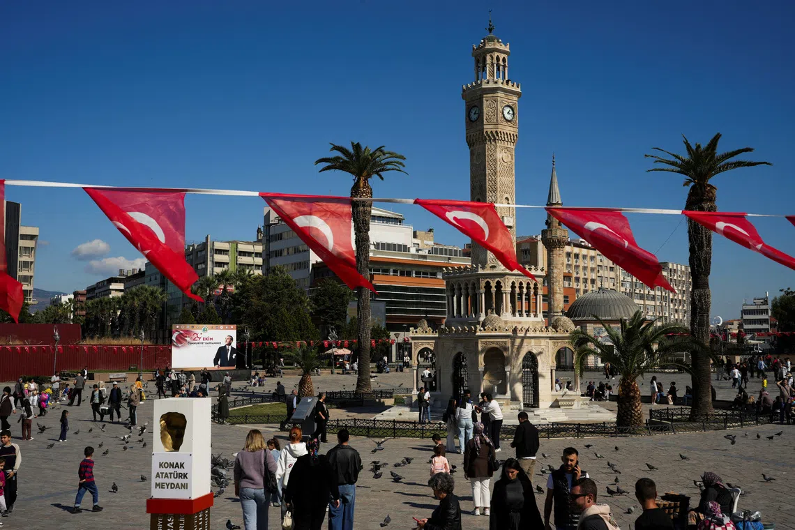 Image 3: People stroll at Konak Square in the western of Izmir, an opposition stronghold, Turkey, October 18, 2026. REUTERS/Ali Dinc