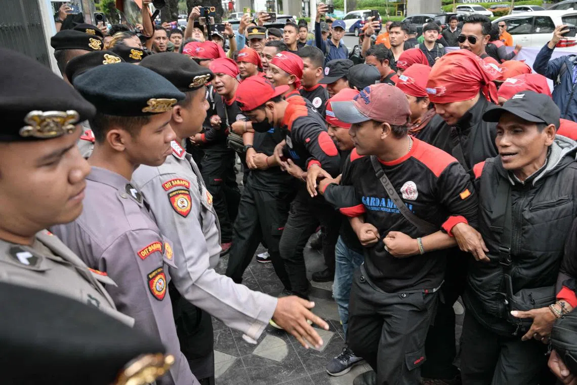 Indonesian workers demonstrating in front of the Malaysian embassy in Jakarta on Jan 30.