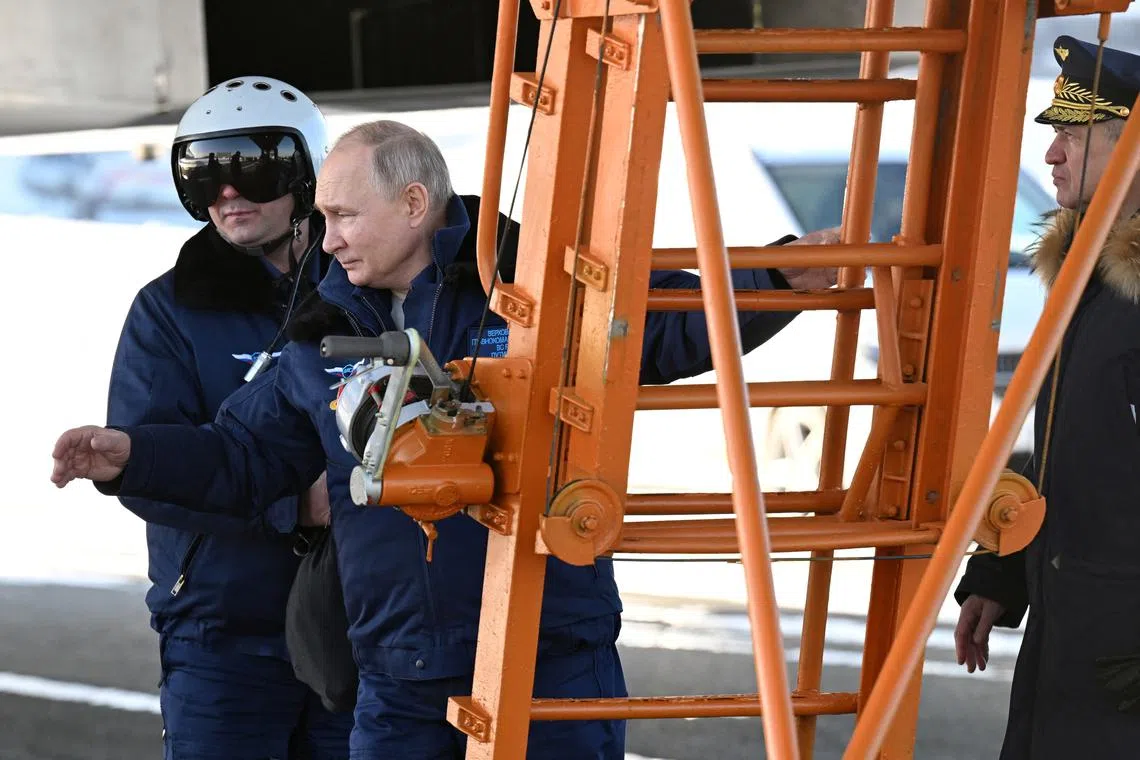 Putin sends signal to West with flight on nuclear-capable bomber | The ...