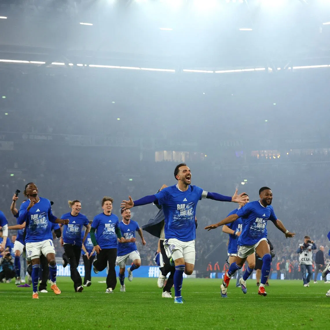 Soccer Football - 2. Bundesliga - Schalke 04 v Fortuna Dusseldorf - Veltins-Arena, Gelsenkirchen, Germany - May 2, 2026 Schalke 04 players celebrate after the match REUTERS/Thilo Schmuelgen