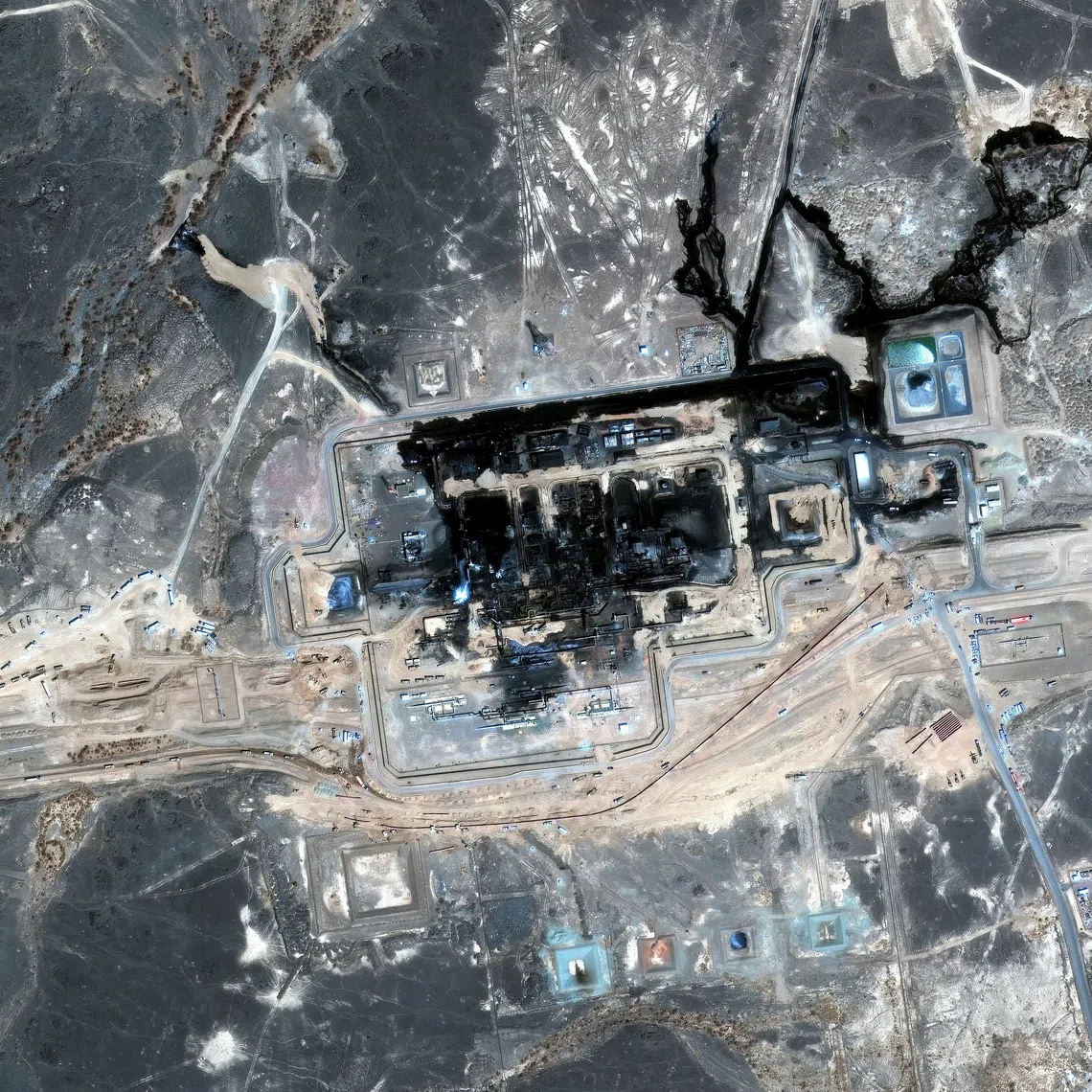 A satellite image from Vantor on Sept 13 showing damage to the Saudi Arabia East-West pipeline following an attack.