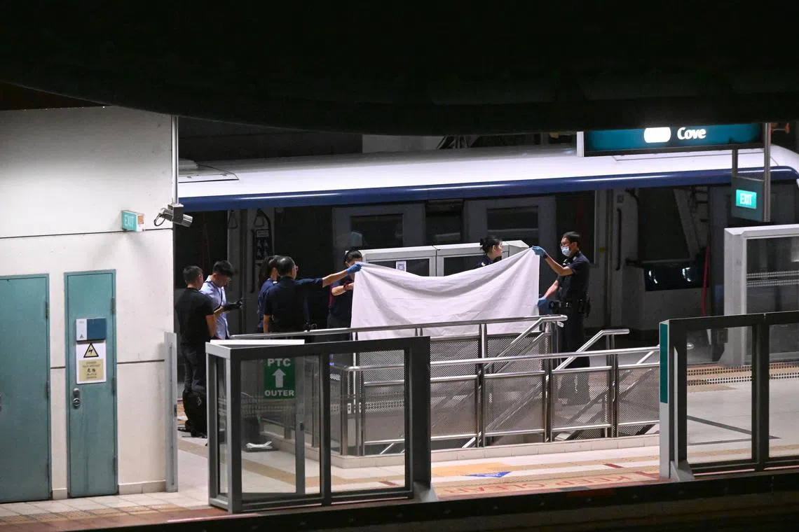 Police taking pictures at the platform of Cove LRT Station on March 24, 2023. /A woman fell from platform at Cove LRT station in Punggol. She was hit by the train and died.