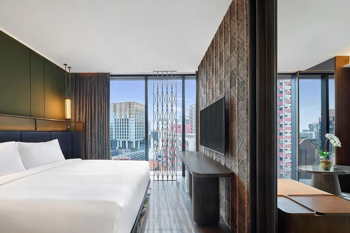A guest room in Varel Singapore, which evokes timeless hospitality with cosiness and an independent spirit.