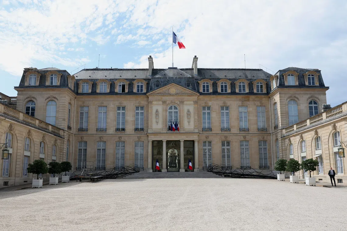 A general view shows the Elysee Palace, the official residence of the French President, and its courtyard in Paris, France, August 24, 2026. REUTERS/Stephanie Lecocq