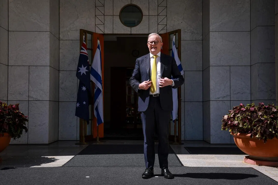 E-mails to Chinese dancers allegedly threatened Australian PM