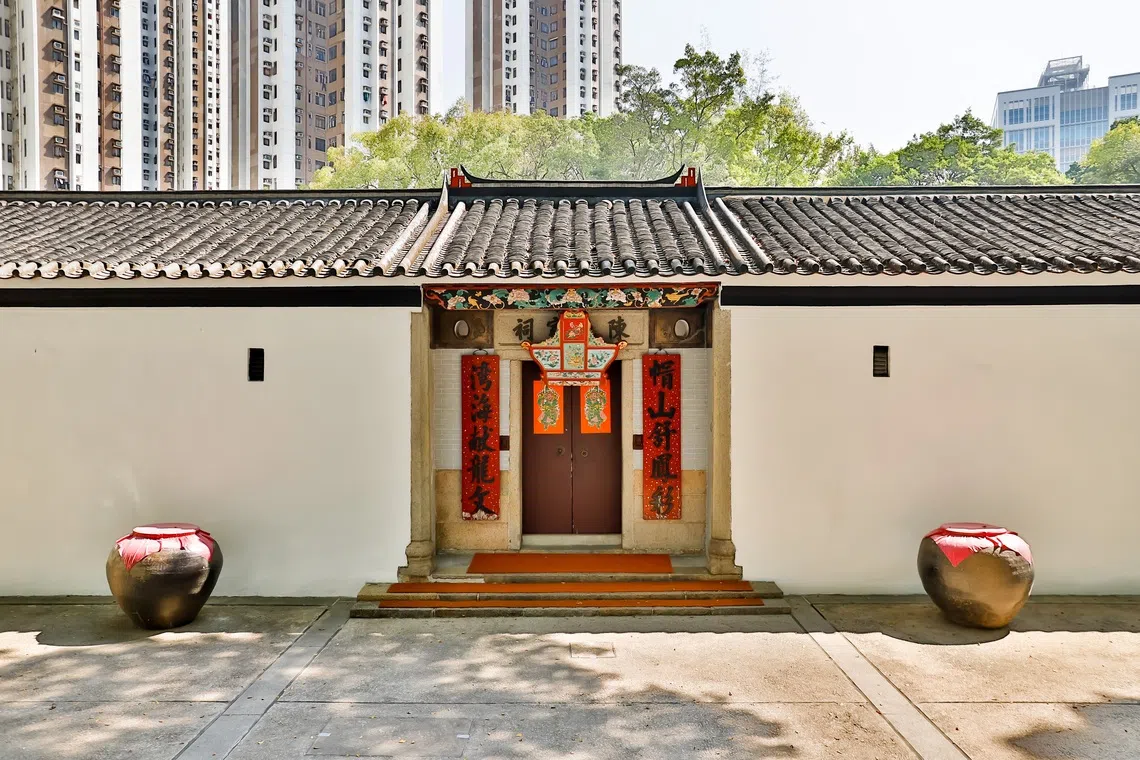 Sam Tung Uk Museum is a 200-year-old monument that provides insights into the traditional lifestyle of Hong Kong villagers.