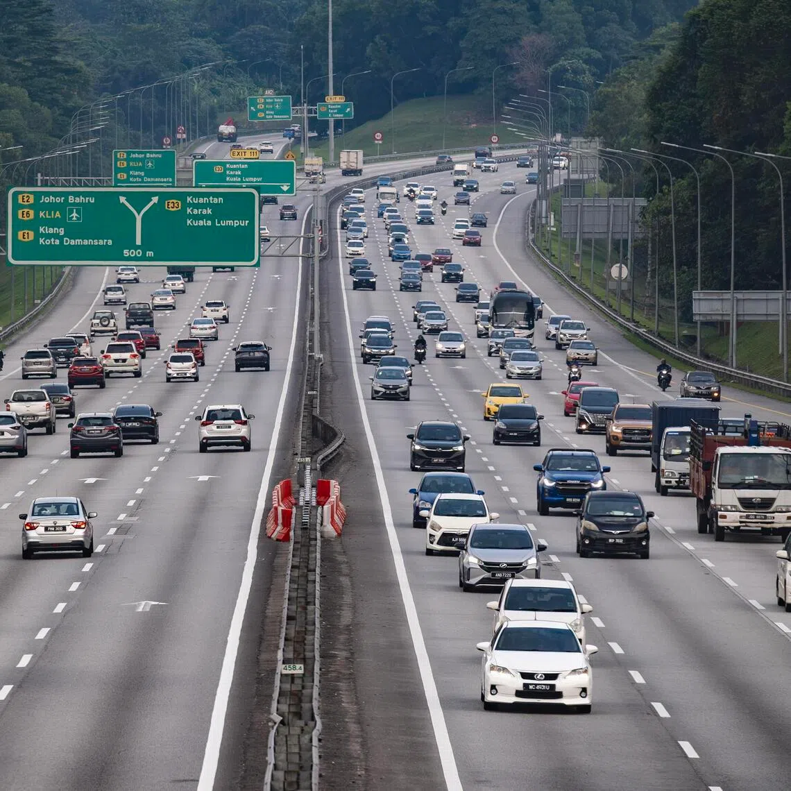 KUALA LUMPUR, 24 Dis -- Aliran trafik di KM458 arah utara Lebuhraya Utara-Selatan (PLUS) bergerak lancar meskipun meningkat ketika tinjauan sempena cuti sekolah dan perayaan Krismas setakat jam 5.00 petang hari ini.

--fotoBERNAMA (2025) HAK CIPTA TERPELIHARA
